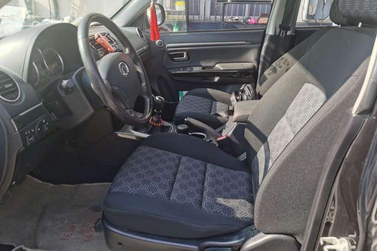 Used Haval H5 Classic 2013 Zhizun Edition 2.0T Manual Two-Wheel Drive Entry-Level Model Interior 4