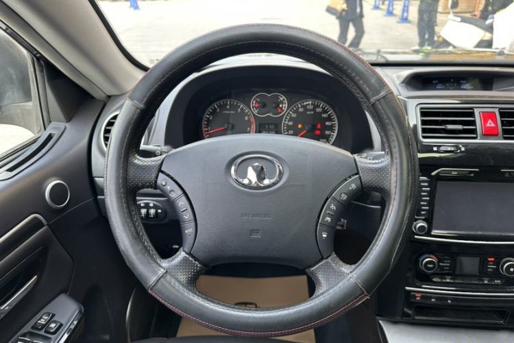 Used Haval H5 Classic 2013 Zhizun Edition 2.0T Manual 4x4 Prestige Model Interior 4