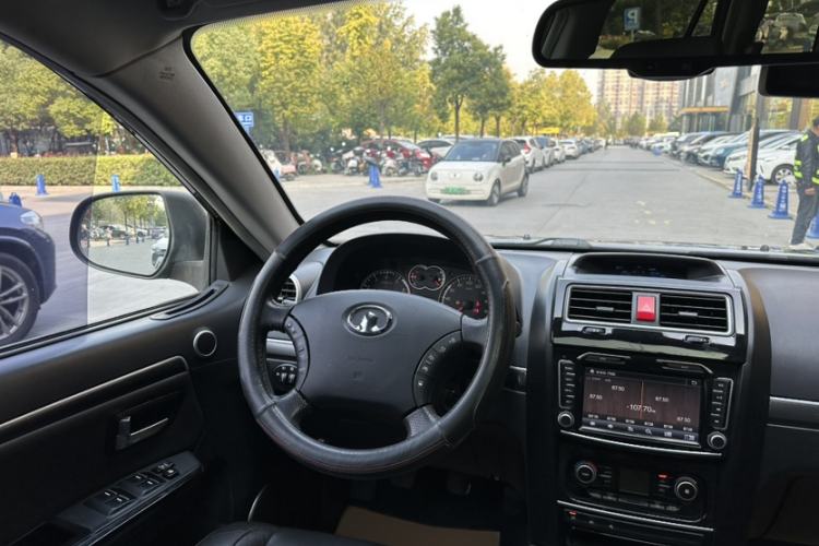 Used Haval H5 Classic 2013 Zhizun Edition 2.0T Manual 4x4 Prestige Model Interior 5