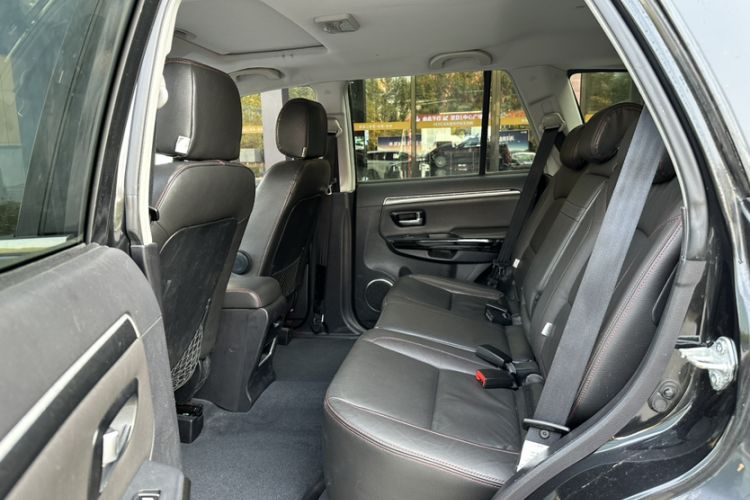 Used Haval H5 Classic 2013 Zhizun Edition 2.0T Manual 4x4 Prestige Model Interior 6