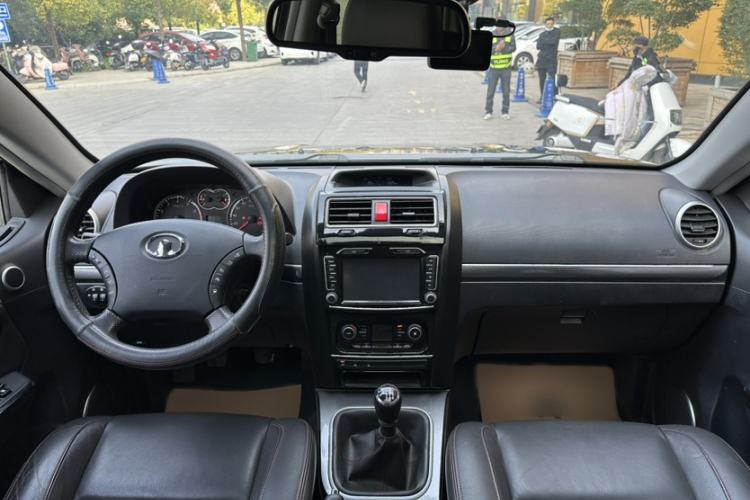Used Haval H5 Classic 2013 Zhizun Edition 2.0T Manual 4x4 Prestige Model Interior 7