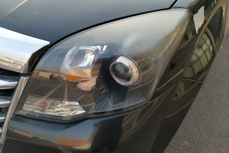 Used Haval H5 Classic 2013 Zhizun Edition 2.0L Manual Two-Wheel Drive Entry-Level Model Left Front Headlight
