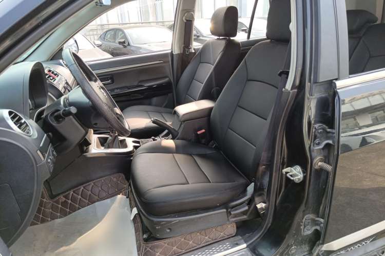 Used Haval H5 Classic 2013 Zhizun Edition 2.0T Manual Two-Wheel Drive Entry-Level Model Left Front Seat