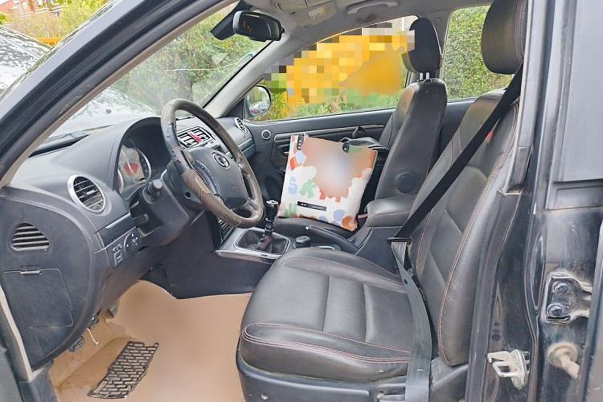 Used Haval H5 Classic 2013 Zhizun Edition 2.0T Manual Two-Wheel Drive Entry-Level Model Left Front Seat
