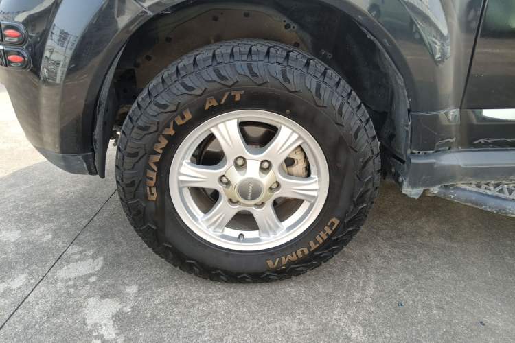 Used Haval H5 Classic 2013 Zhizun Edition 2.0T Manual Two-Wheel Drive Entry-Level Model Left Front Wheel Hub