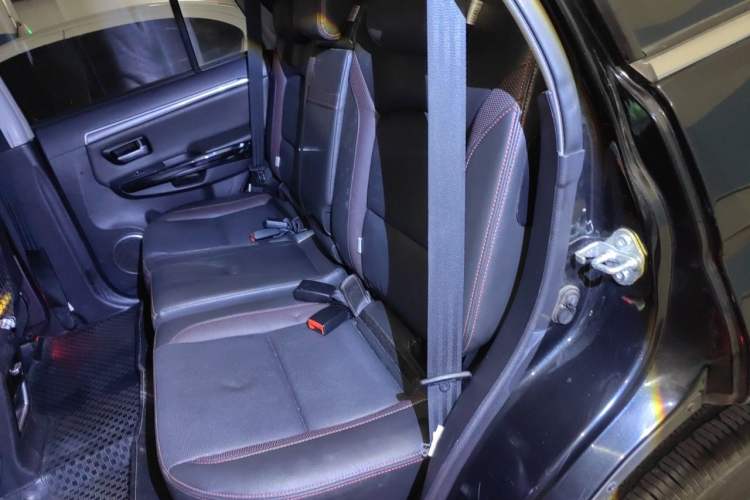 Used Haval H5 Classic 2013 Zhizun Edition 2.0T Manual 4x4 Elite Model Left Rear Seat