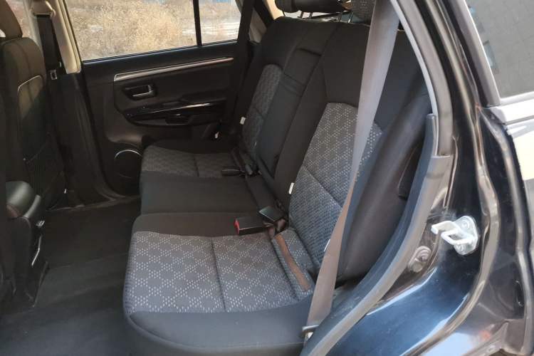 Used Haval H5 Classic 2013 Zhizun Edition 2.0L Manual Two-Wheel Drive Entry-Level Model Left Rear Seat