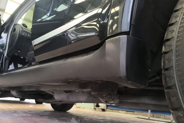 Used Haval H5 Classic 2013 ZhiZun Edition Green Silence 2.0T Manual 4x4 Progressive Model Left Side Sill