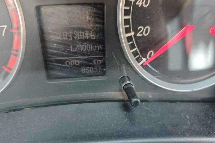 Used Haval H5 Classic 2013 Zhizun Edition 2.0T Manual 4x4 Elite Model Odometer Close Up