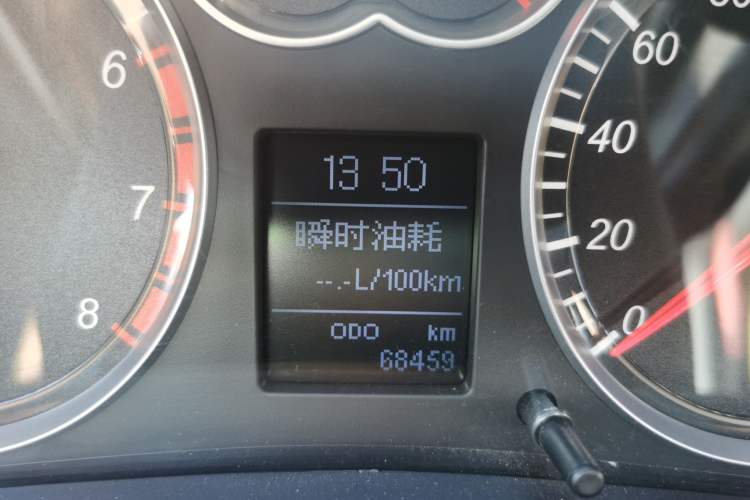 Used Haval H5 Classic 2013 Zhizun Edition 2.0T Manual Two-Wheel Drive Entry-Level Model Odometer Close Up