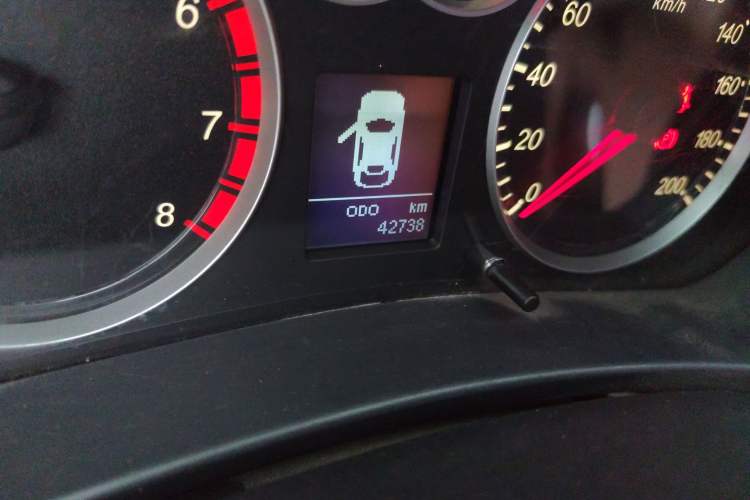 Used Haval H5 Classic 2013 Zhizun Edition 2.0T Manual 4x4 Elite Model Odometer Close Up