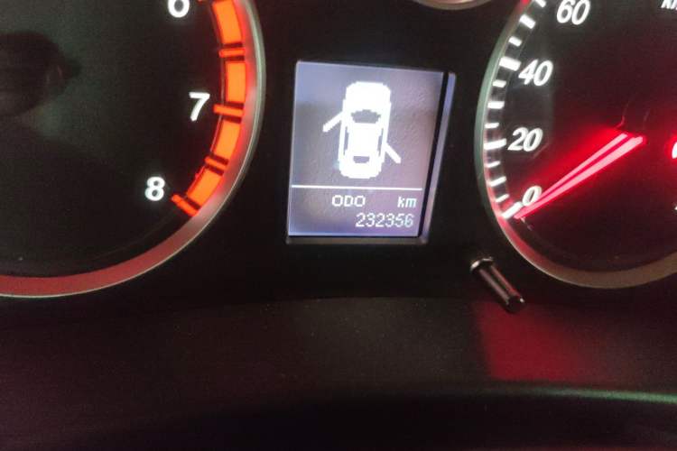 Used Haval H5 Classic 2013 ZhiZun Edition 2.0T Manual Two-Wheel Drive Elite Model Odometer Close Up