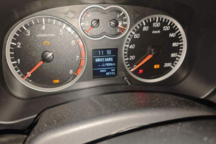 Used Haval H5 Classic 2013 Zhizun Edition 2.0T Manual 4x4 Prestige Model Odometer Close Up