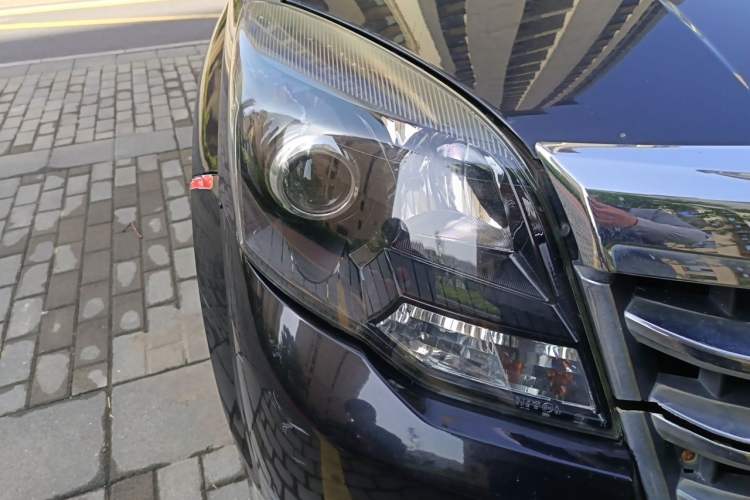 Used Haval H5 Classic 2013 Zhizun Edition 2.0T Manual Two-Wheel Drive Entry-Level Model Right Front Headlight