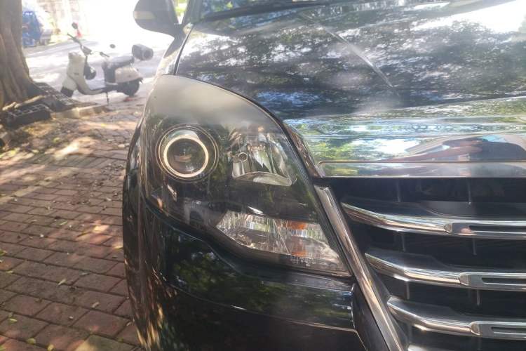 Used Haval H5 Classic 2013 Zhizun Edition 2.0T Manual Two-Wheel Drive Entry-Level Model Right Front Headlight