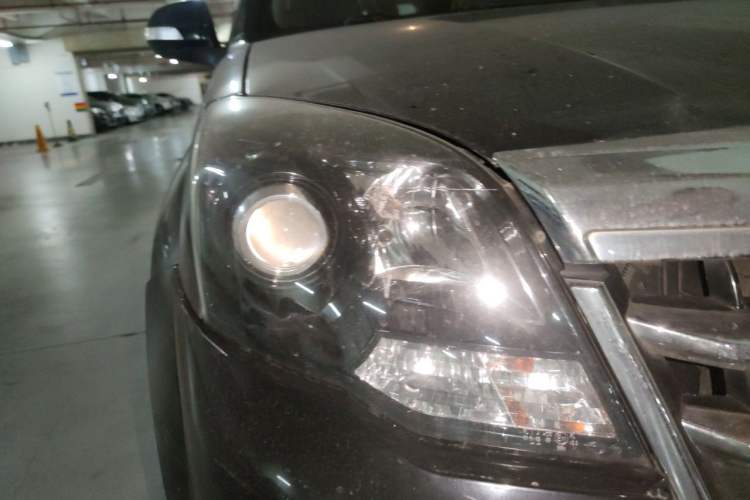 Used Haval H5 Classic 2013 ZhiZun Edition 2.0T Manual Two-Wheel Drive Elite Model Right Front Headlight