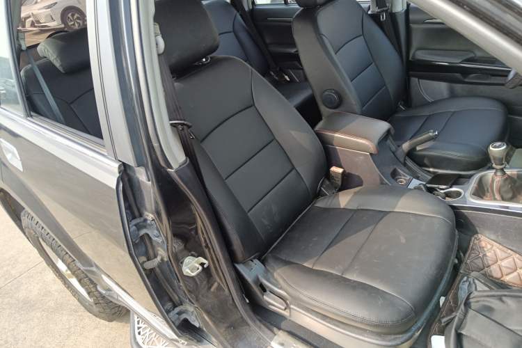 Used Haval H5 Classic 2013 Zhizun Edition 2.0T Manual Two-Wheel Drive Entry-Level Model Right Front Seat