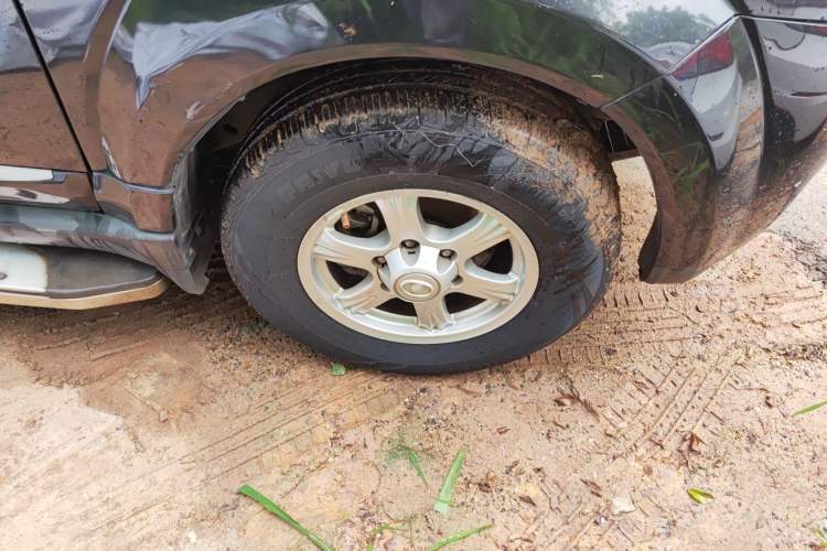 Used Haval H5 Classic 2013 Zhizun Edition 2.0T Manual Two-Wheel Drive Entry-Level Model Right Front Wheel Hub