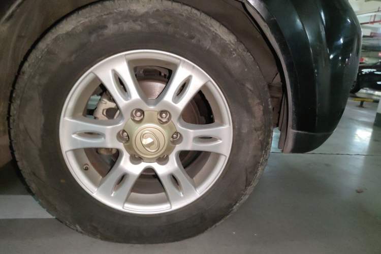 Used Haval H5 Classic 2013 ZhiZun Edition 2.0T Manual Two-Wheel Drive Elite Model Right Front Wheel Hub
