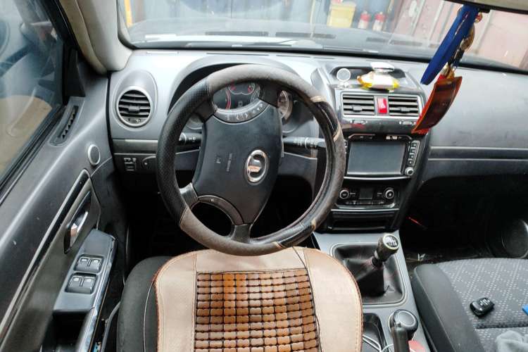 Used Haval H5 Classic 2013 ZhiZun Edition Green Silence 2.0T Manual Two-Wheel Drive Progressive Model Steering Wheel