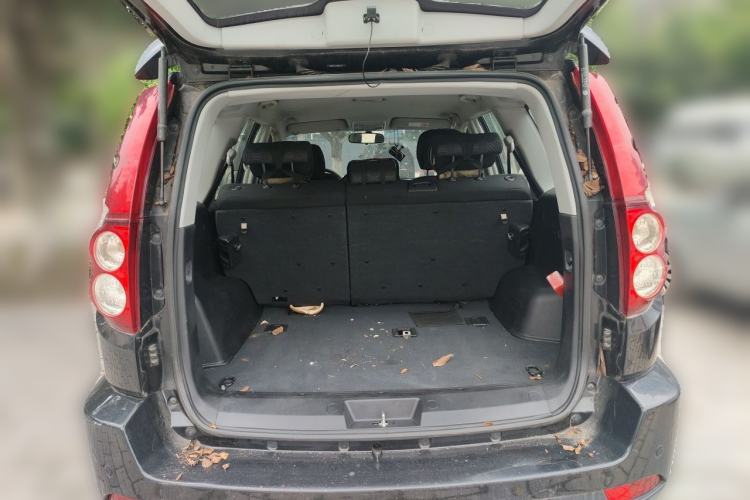 Used Haval H5 Classic 2013 Zhizun Edition 2.0L Manual Two-Wheel Drive Entry-Level Model Trunk