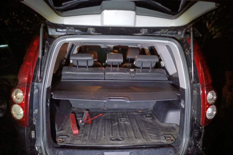 Used Haval H5 Classic 2013 Zhizun Edition 2.0T Manual 4x4 Elite Model Trunk