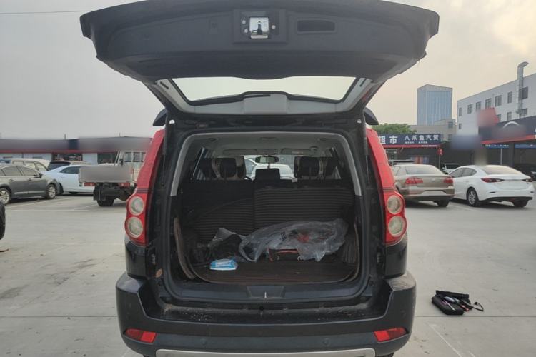 Used Haval H5 Classic 2013 Zhizun Edition 2.0L Manual Two-Wheel Drive Entry-Level Model Trunk
