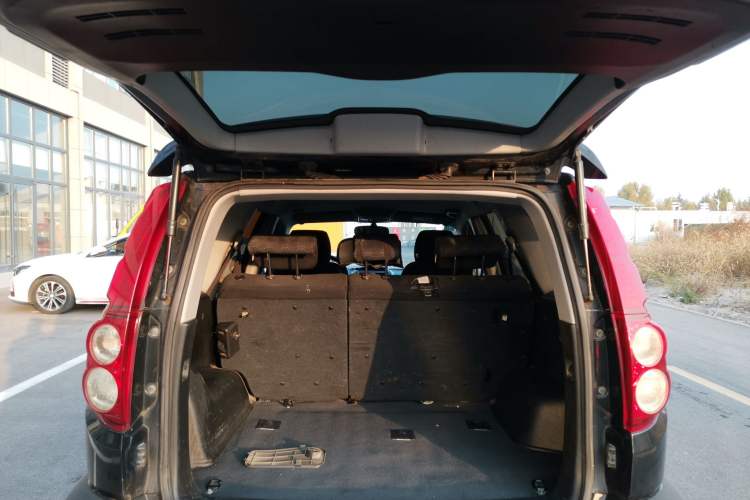 Used Haval H5 Classic 2013 Zhizun Edition 2.0L Manual Two-Wheel Drive Entry-Level Model Trunk