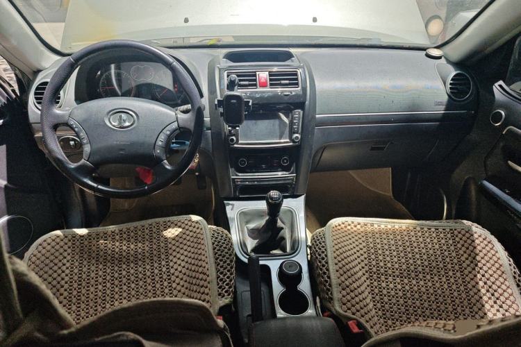 Used Haval H5 Classic 2013 Zhizun Edition 2.0T Manual 4x4 Progressive Model Center Console