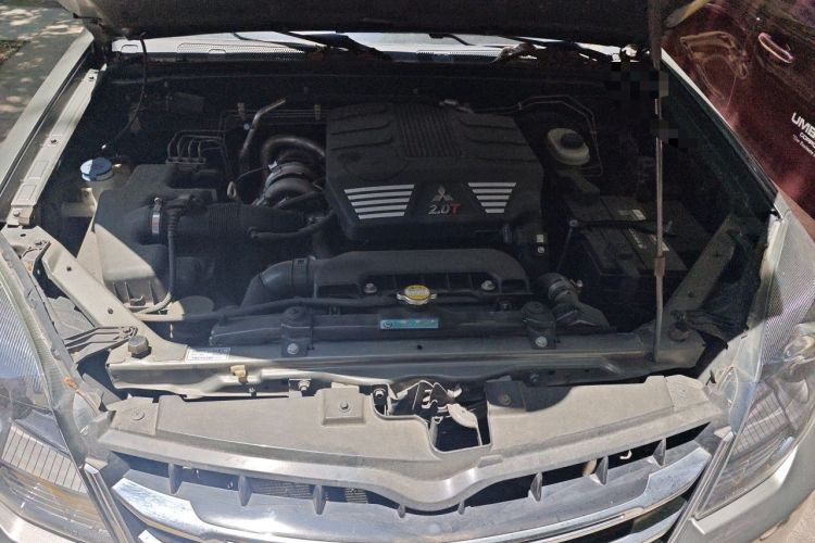Used Haval H5 Classic 2013 Zhizun Edition 2.0T Manual 4x4 Progressive Model Engine Bay