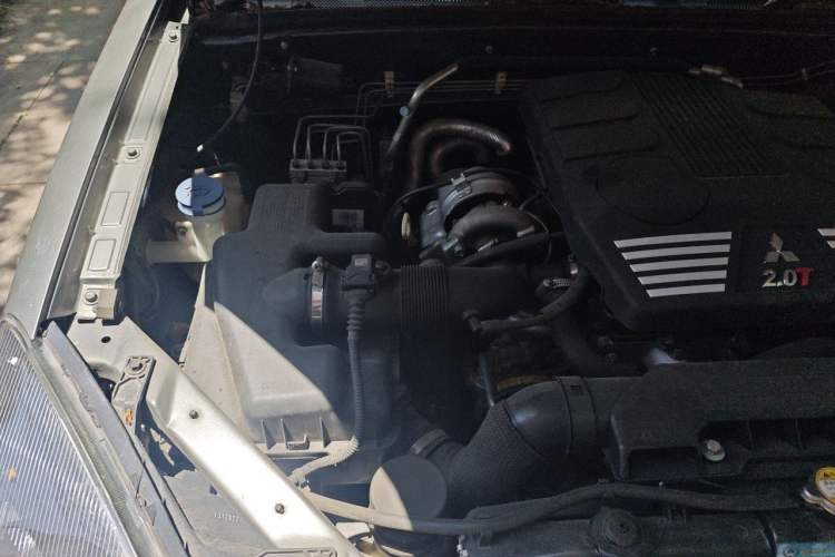Used Haval H5 Classic 2013 Zhizun Edition 2.0T Manual 4x4 Progressive Model Engine Bay Right