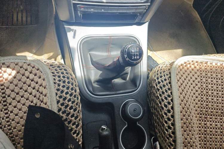 Used Haval H5 Classic 2013 Zhizun Edition 2.0T Manual 4x4 Progressive Model Gear Lever