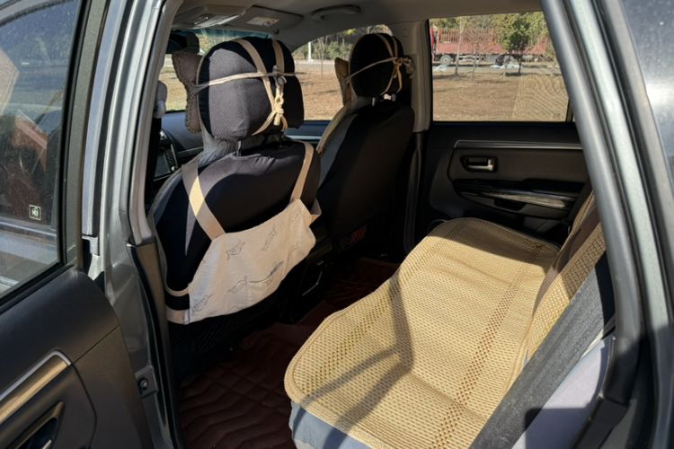 Used Haval H5 Classic 2013 Zhizun Edition 2.0T Manual 4x4 Progressive Model Interior 3
