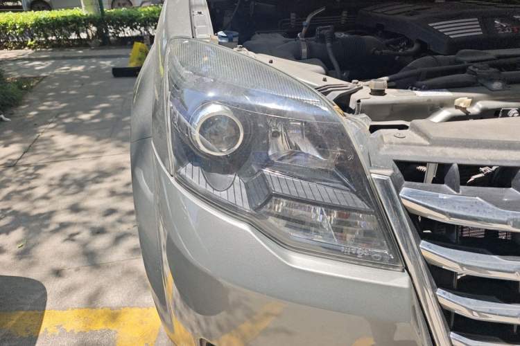 Used Haval H5 Classic 2013 Zhizun Edition 2.0T Manual 4x4 Progressive Model Right Front Headlight