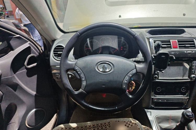 Used Haval H5 Classic 2013 Zhizun Edition 2.0T Manual 4x4 Progressive Model Steering Wheel