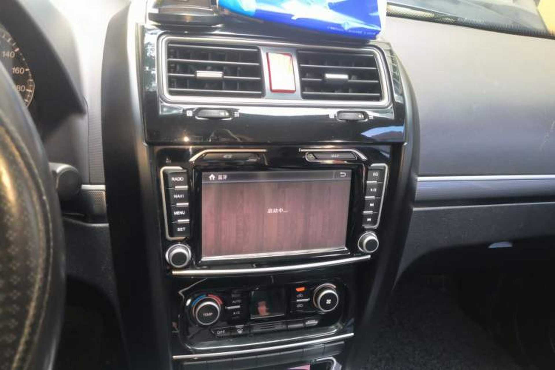 Used Haval H5 Classic 2013 ZhiZun Edition Green Silence 2.0T Manual Two-Wheel Drive Progressive Model Audio And AC Panel