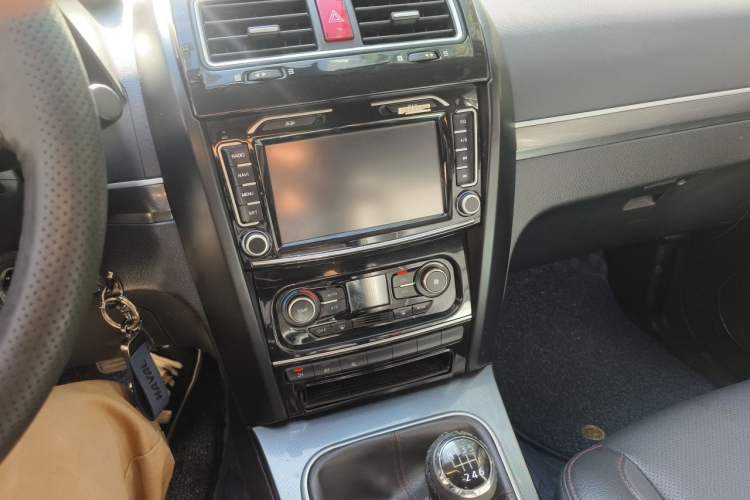 Used Haval H5 Classic 2013 Zhizun Edition 2.0T Manual 4x4 Elite Model Audio And AC Panel