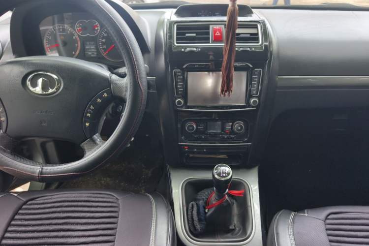 Used Haval H5 Classic 2013 ZhiZun Edition Green Silence 2.0T Manual 4x4 Progressive Model Audio And AC Panel