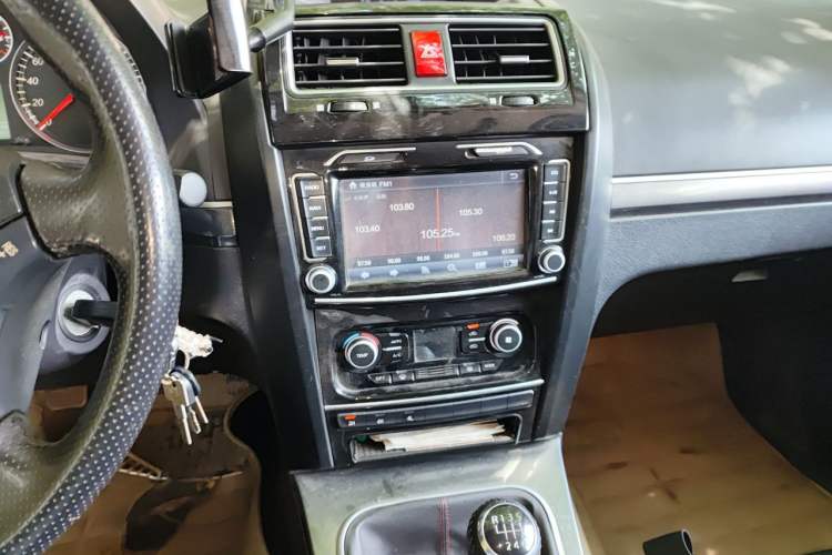 Used Haval H5 Classic 2013 Zhizun Edition 2.0T Manual 4x4 Prestige Model Audio And AC Panel