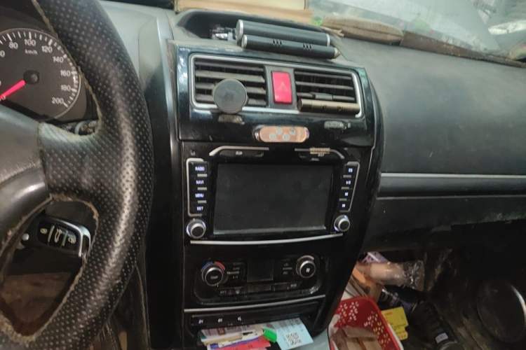 Used Haval H5 Classic 2013 ZhiZun Edition Green Silence 2.0T Manual 4x4 Progressive Model Audio And AC Panel