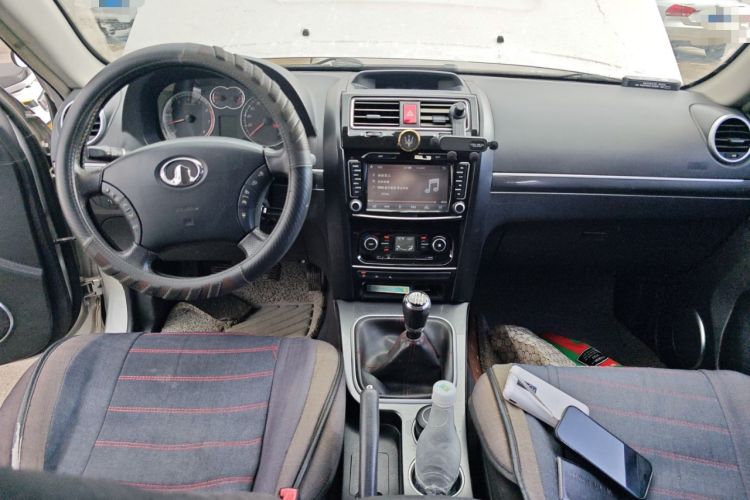 Used Haval H5 Classic 2013 Zhizun Edition 2.0T Manual 4x4 Progressive Model Center Console