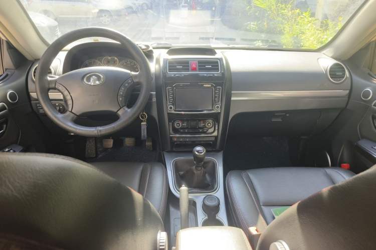 Used Haval H5 Classic 2013 Zhizun Edition 2.0T Manual 4x4 Elite Model Center Console