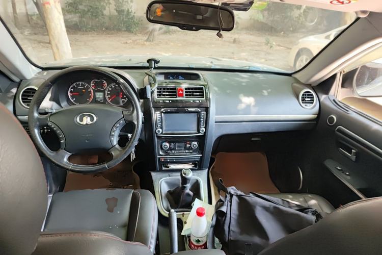 Used Haval H5 Classic 2013 Zhizun Edition 2.0T Manual 4x4 Prestige Model Center Console