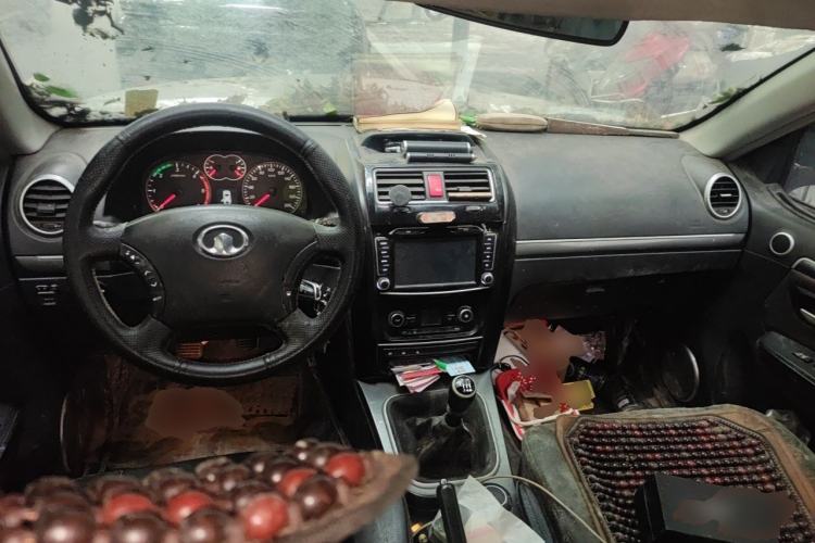 Used Haval H5 Classic 2013 ZhiZun Edition Green Silence 2.0T Manual 4x4 Progressive Model Center Console