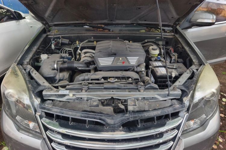 Used Haval H5 Classic 2013 ZhiZun Edition Green Silence 2.0T Manual 4x4 Progressive Model Engine Bay