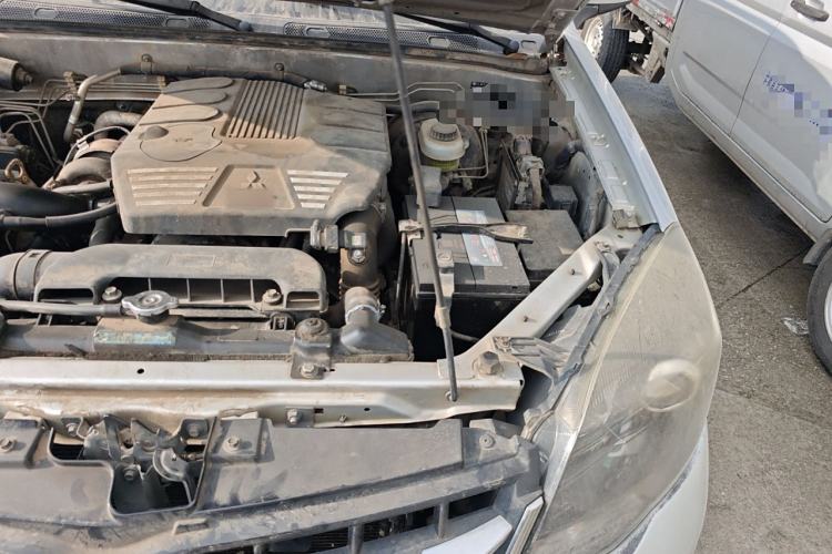 Used Haval H5 Classic 2013 Zhizun Edition 2.0T Manual 4x4 Progressive Model Engine Bay Left