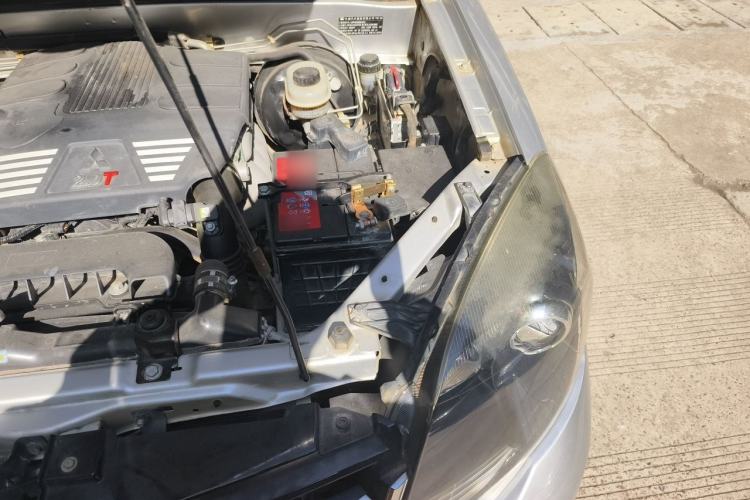 Used Haval H5 Classic 2013 Zhizun Edition 2.0T Manual 4x4 Elite Model Engine Bay Left