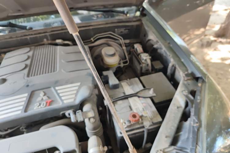 Used Haval H5 Classic 2013 Zhizun Edition 2.0T Manual 4x4 Prestige Model Engine Bay Left