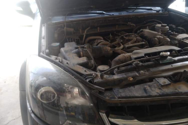 Used Haval H5 Classic 2013 ZhiZun Edition 2.0T Manual Two-Wheel Drive Elite Model Engine Bay Right
