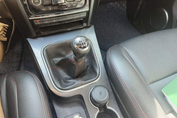 Used Haval H5 Classic 2013 Zhizun Edition 2.0T Manual 4x4 Elite Model Gear Lever